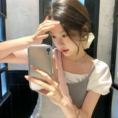 小女孩莫妮卡